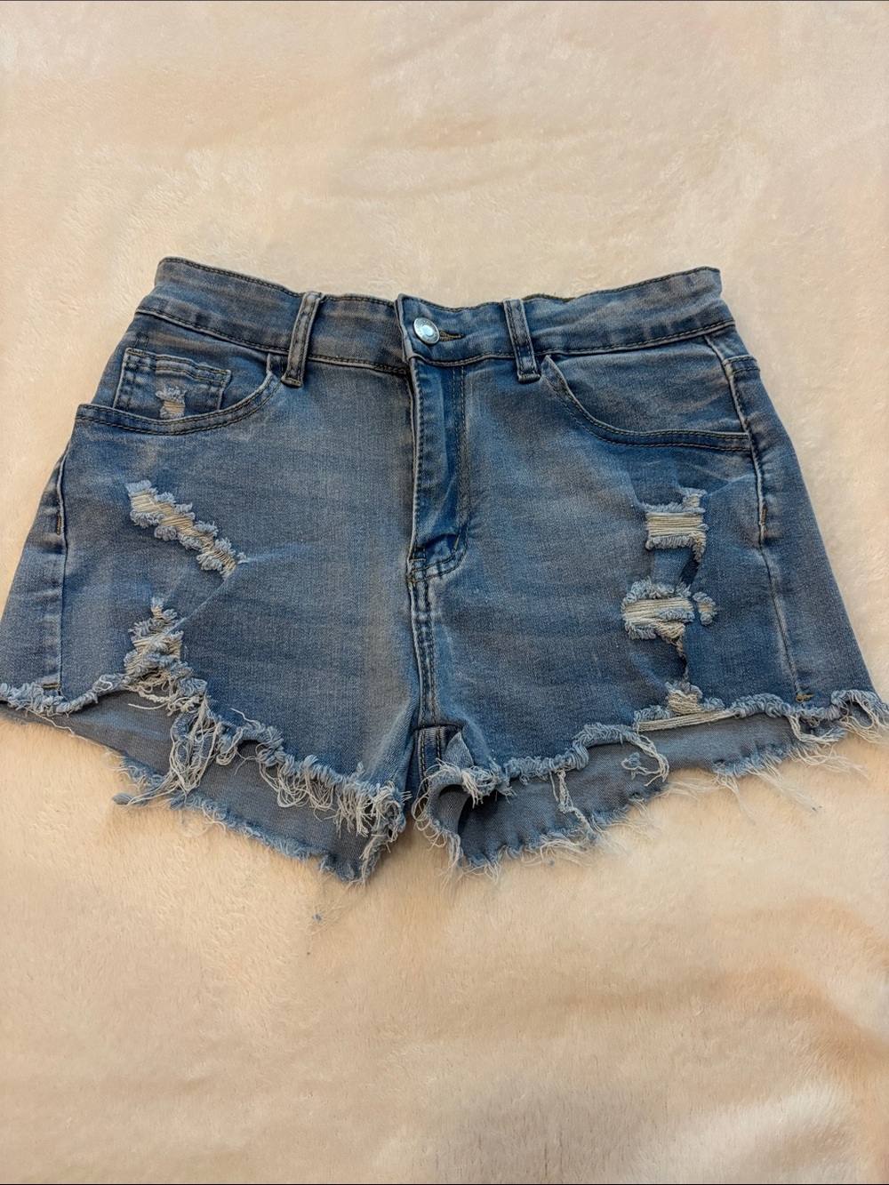 🌺 Women’s Distressed Denim Shorts